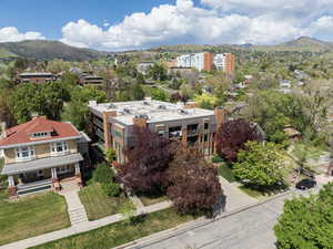 Aerial view with a mountain view