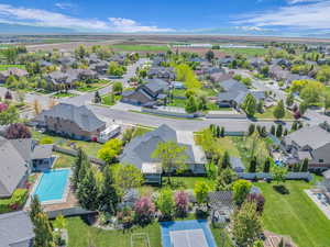 Birds eye view of property featuring a residential view