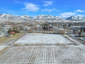 Snowy aerial view featuring a mountain view