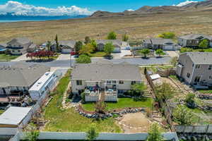 Bird's eye view featuring a mountain view and a residential view