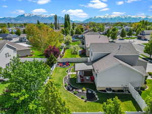 Aerial view featuring a residential view and a mountain view