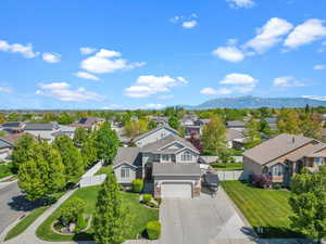 Bird's eye view with a residential view and a mountain view