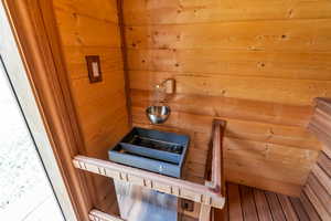 Sauna / steam room