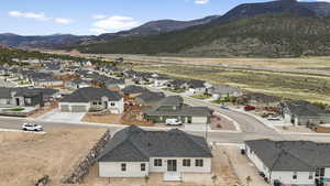 Bird's eye view featuring a residential view and a mountain view