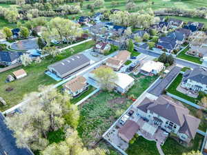 Birds eye view of property featuring a residential view