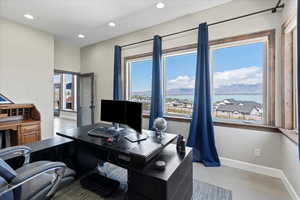 Office with plenty of natural light, recessed lighting, baseboards, and light wood-type flooring