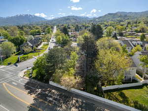 Bird's eye view with a residential view and a mountain view