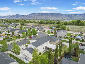 Bird's eye view with a residential view and a mountain view