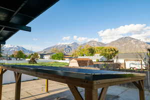 Playroom with a residential view and a mountain view