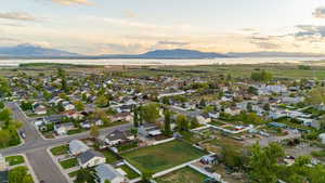Bird's eye view featuring a mountain view and a residential view
