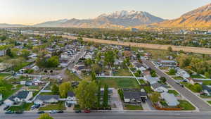 Bird's eye view with a residential view and a mountain view