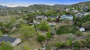 Bird's eye view featuring a residential view and a mountain view