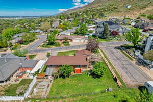 Bird's eye view featuring a residential view and a mountain view
