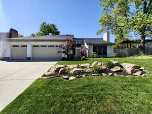 Photo 1 of 418 E BRIDLEWALK LN