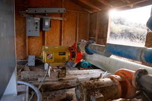 Misc room with lofted ceiling