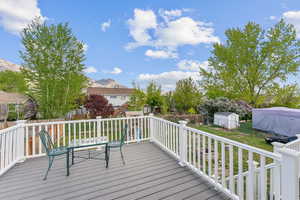 Spacious deck with Mountain Views and Yard
