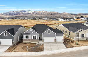 View of mountain feature featuring a residential view