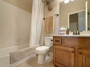 Full hallway bath with beautiful fixtures and finishes.