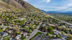 Birds eye view of property featuring a residential view and a mountain view