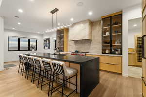 Kitchen featuring a sink, visible vents, light wood-style flooring, a spacious island, and modern cabinets