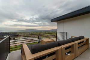 Balcony with a mountain view and an outdoor living space