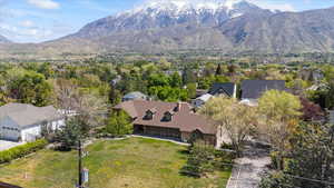 Drone / aerial view featuring a mountain view