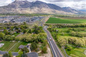 Aerial view with a mountain view