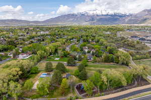 Aerial view with a residential view and a mountain view