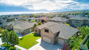 Bird's eye view with a residential view and a mountain view