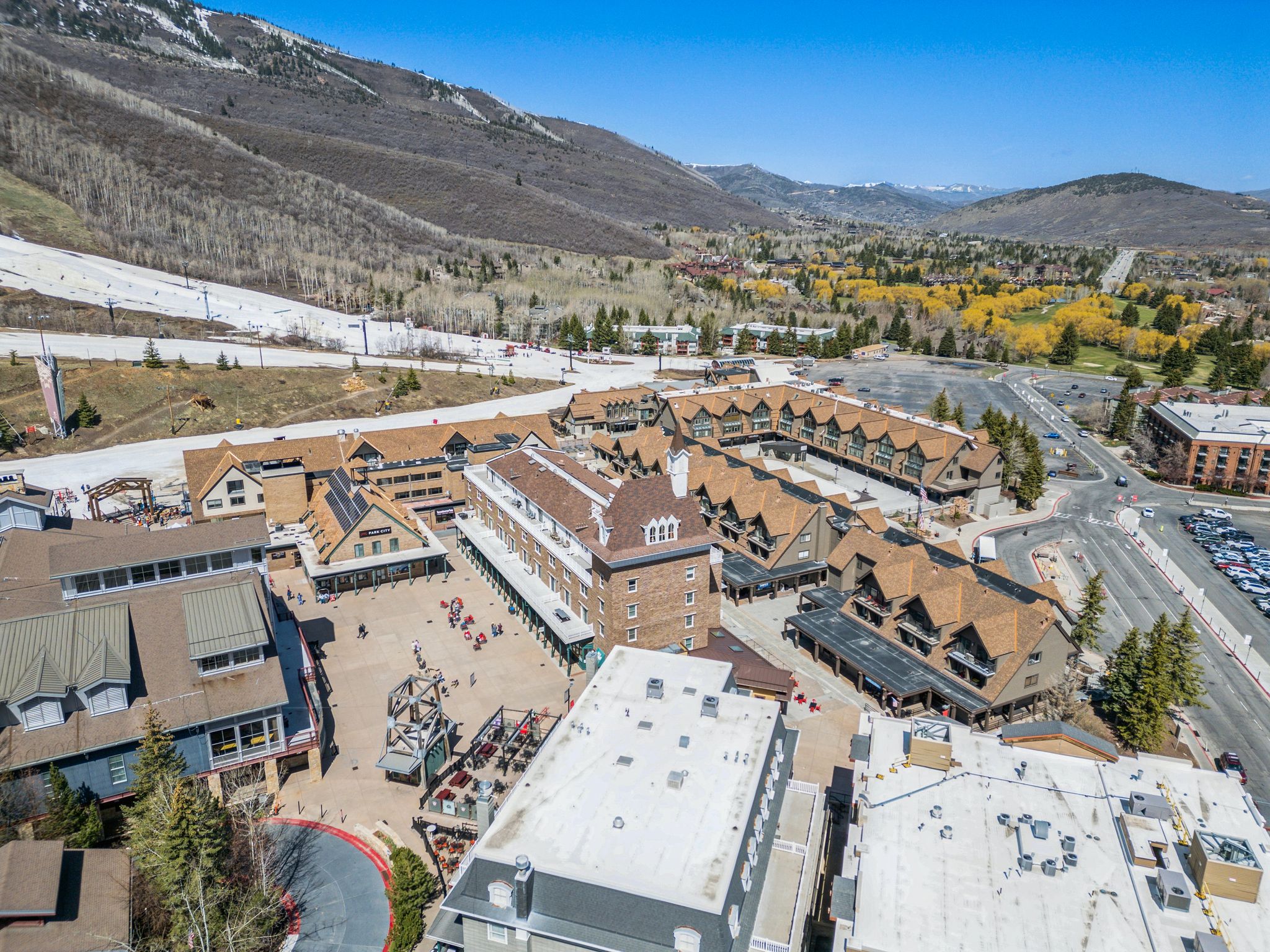 Bird's eye view featuring a mountain view