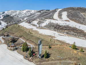 View of mountain feature