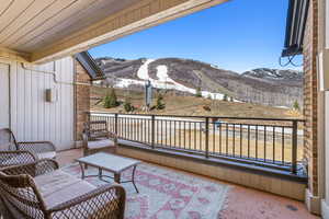 Balcony featuring a mountain view
