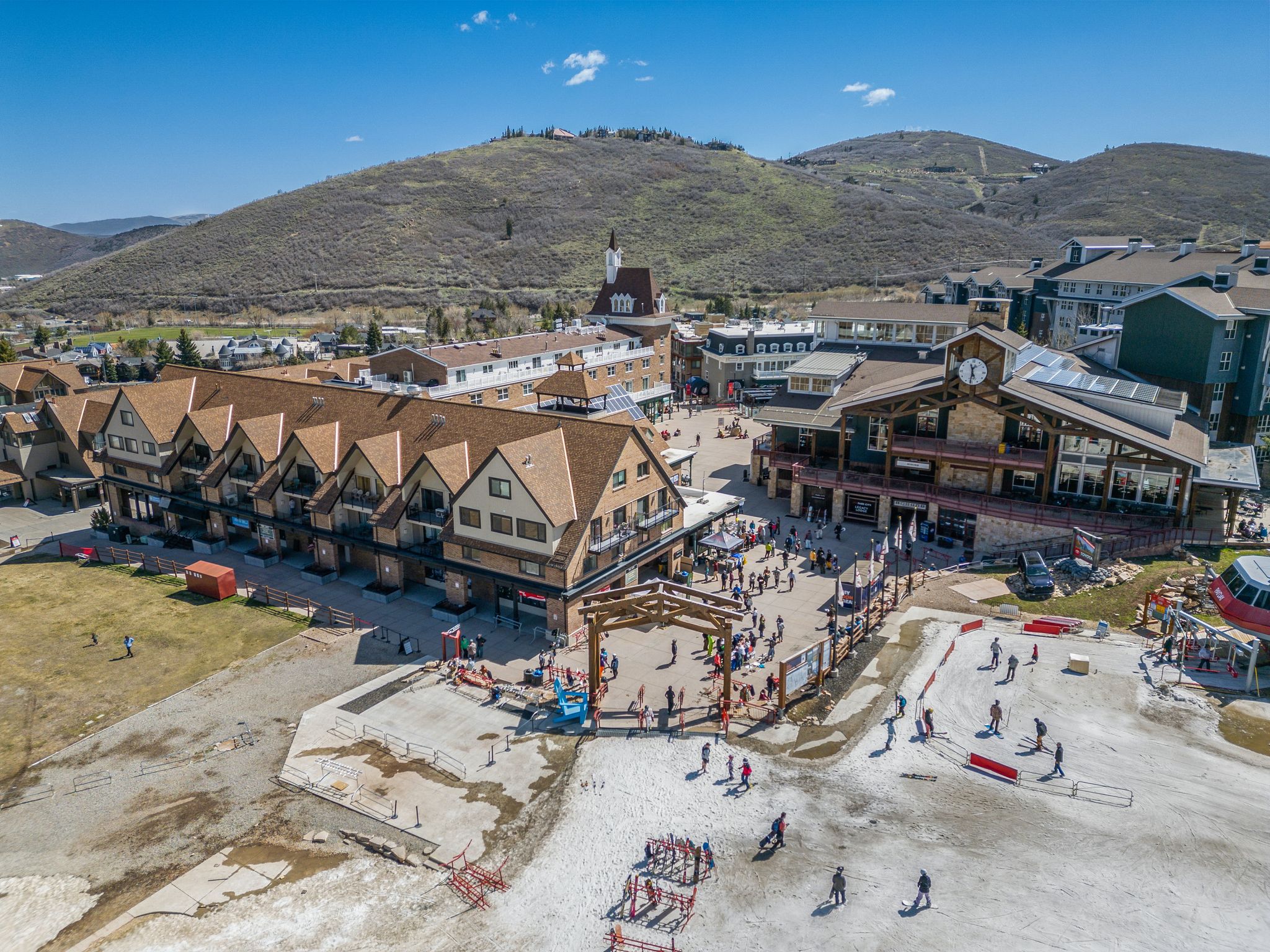 Birds eye view of property with a mountain view