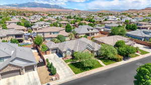 Birds eye view of property featuring a residential view and a mountain view