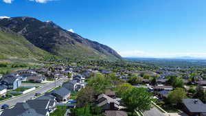 Bird's eye view with a residential view and a mountain view