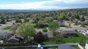 Aerial view featuring a residential view and a mountain view