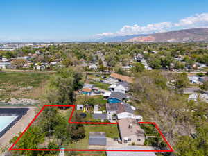 Drone / aerial view featuring a residential view and a mountain view