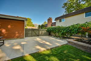 Photo 5 of 6696  HOLLOW DALE DR