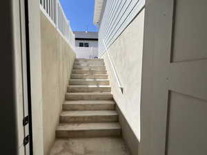 Walkout basement staircase