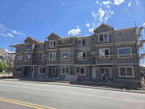 View of apartment building / complex