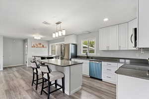 LARGE KITCHEN AND ISLAND