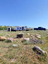 View of yard featuring an outbuilding
