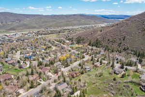 Aerial view with a mountain view
