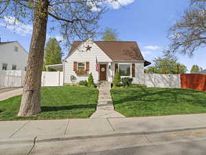 Photo 1 of 3014 S CRESCENT DR