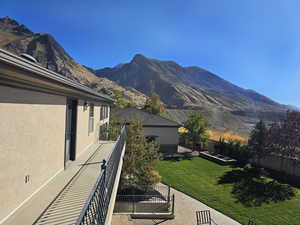View of mountain feature