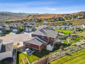 Bird's eye view featuring a residential view and a mountain view