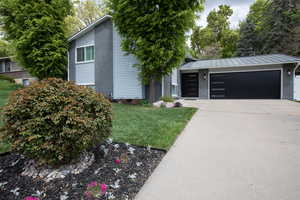 Photo 1 of 5716 S MAPLEWOOD DR