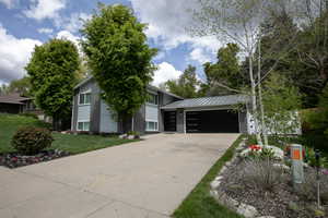 Photo 2 of 5716 S MAPLEWOOD DR