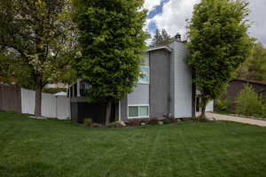 Photo 3 of 5716 S MAPLEWOOD DR