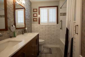 Photo 13 of 5716 S MAPLEWOOD DR